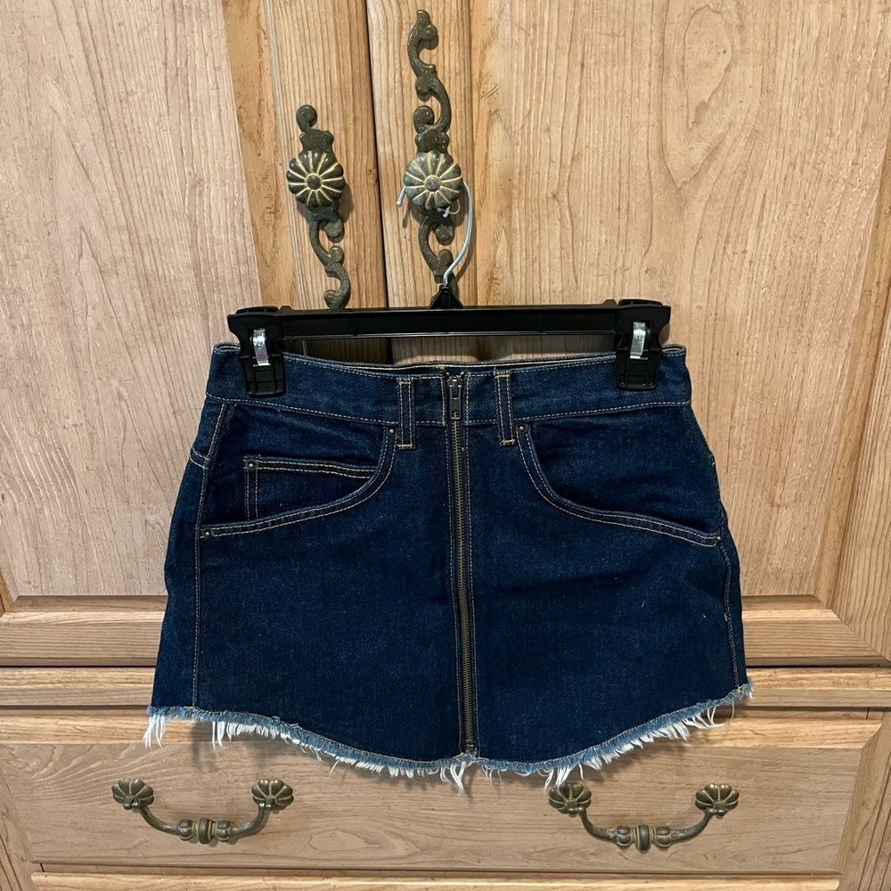 CARMAR Los Angeles Beatrice Skirt denim zipper mini skirt, size 25/0. Blue - Picture 7 of 8